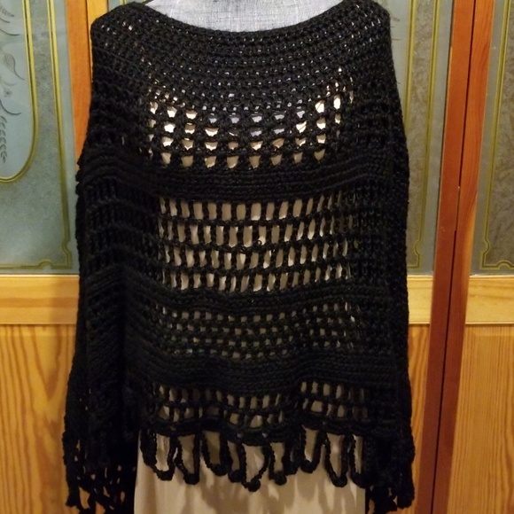 Handmade black soft poncho - Picture 5 of 7